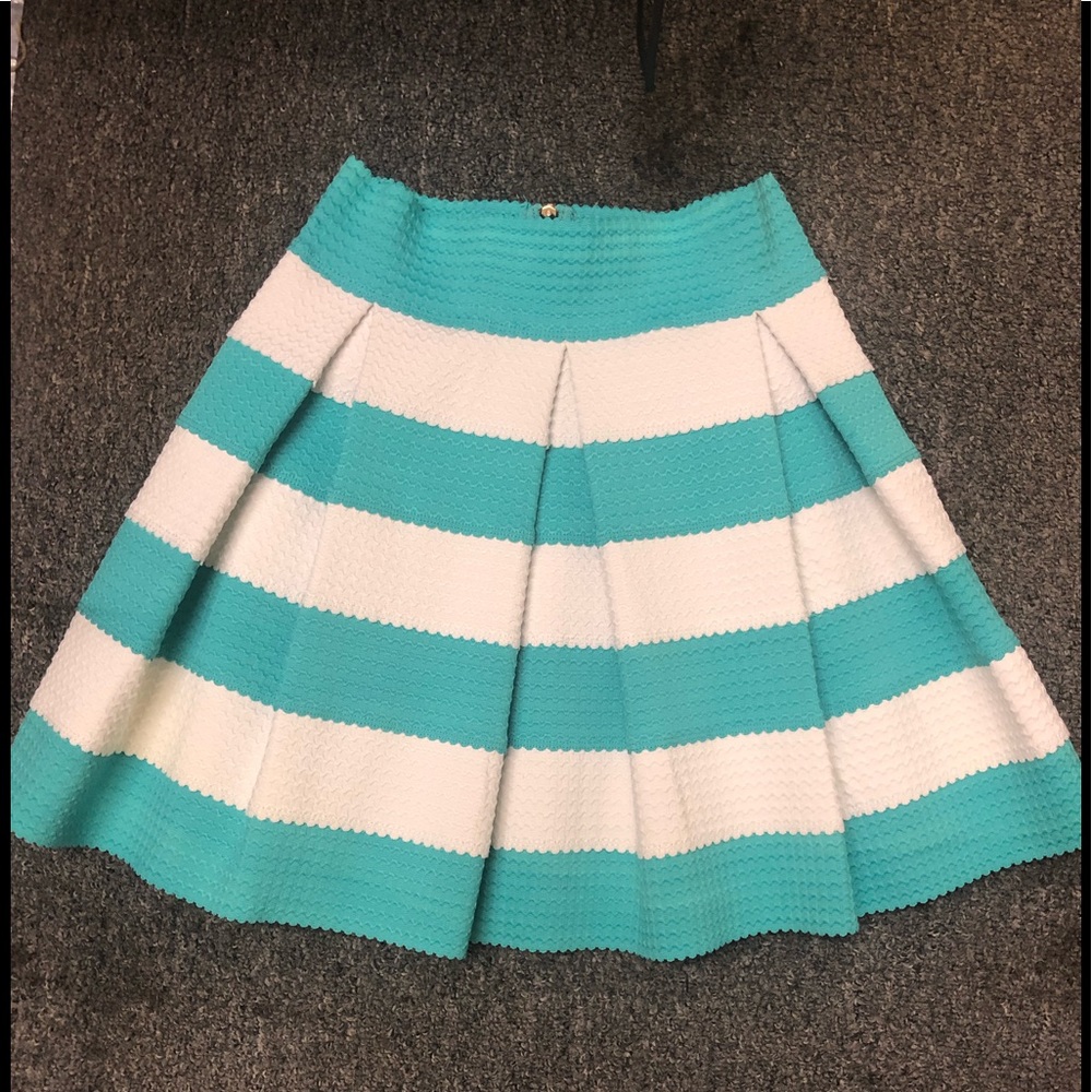 Touch Me  Skirt Size MED